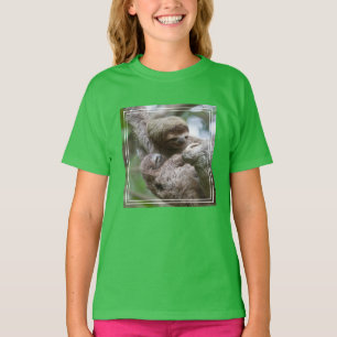 Camiseta Perezoso bebé con madre colgando de un árbol