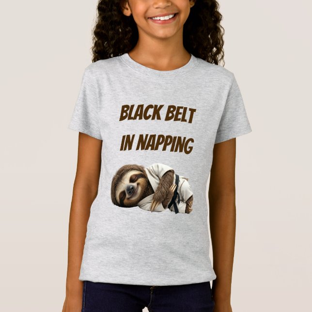 Camiseta Perezoso Cinturón Negro En Dormir (Anverso)
