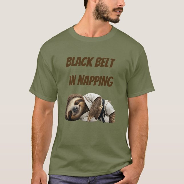 Camiseta Perezoso Cinturón Negro En Dormir (Anverso)