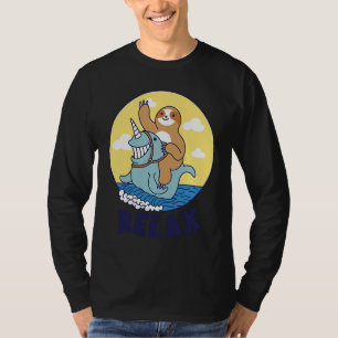 Camiseta Perezoso relajado montando un narval Criatura del