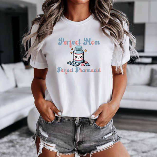 Camiseta Perfect Pharmacist Women's T-shirt (Perfect Pharmacist t-shirt for Mom.)