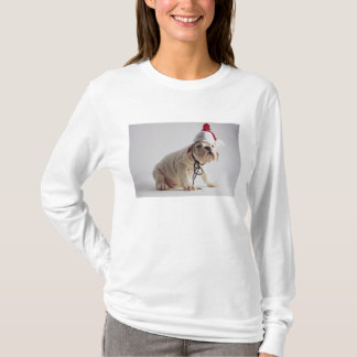 Camiseta Perrito del bulldog que lleva el gorra de Santa