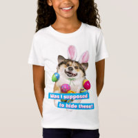 Perro acostado sobre huevos de Pascua