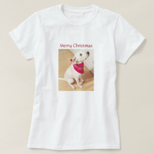Camiseta Perro blanco lindo vestido con bufanda roja Feliz 