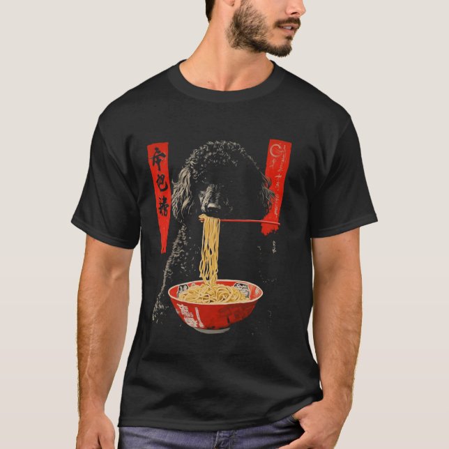 Camiseta Perro Caniche Negro Comiendo Ramen (Anverso)