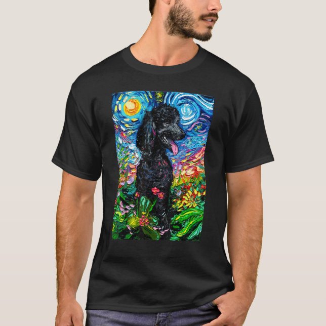 Camiseta Perro Caniche Negro Noche Estrellada Perro en Jard (Anverso)
