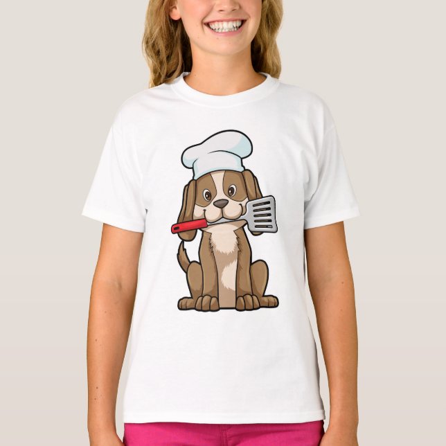 Camiseta Perro cocinado con el gorra y la espátula del chef (Anverso)