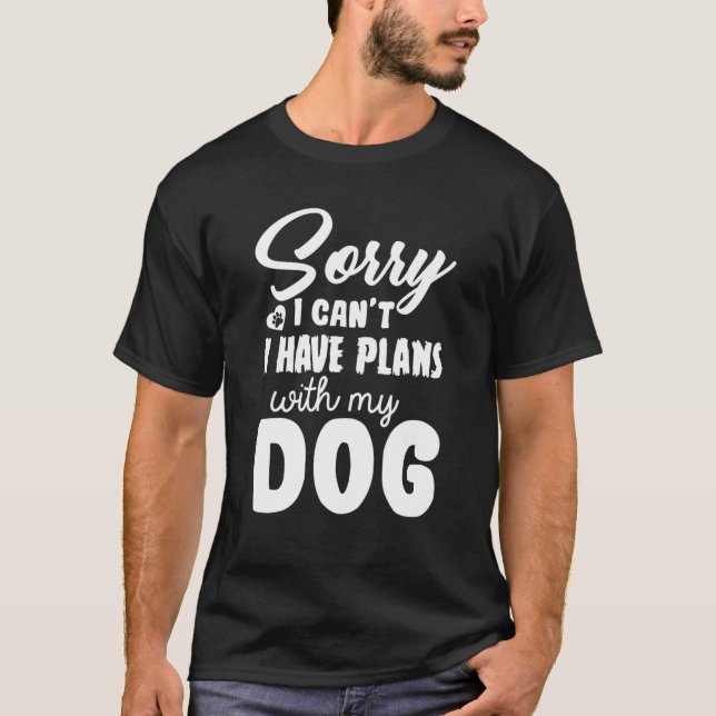 Camiseta Perro Con Collar Va A Un Paseo Con Maestros O Mi (Anverso)