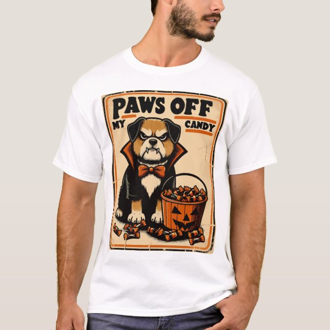 Camiseta Perro con disfraz de vampiro protegiendo dulces de (Anverso)