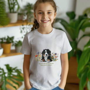 Camiseta Perro de montaña de Berna entre flores silvestres