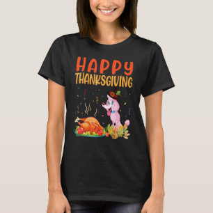 Camiseta Perro de perro de caniche mira al plato de carne d