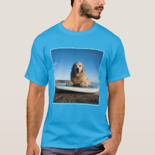 Camiseta Perro del golden retriever que pone en un tablero