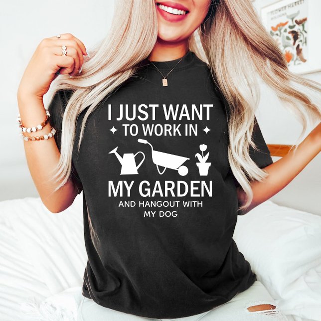 Camiseta Perro divertido y adorno negro amante de los jardi (Funny Dog and Gardening Lover Black T-Shirt)