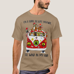 Camiseta Perro en una oscura carretera del desierto Navidad