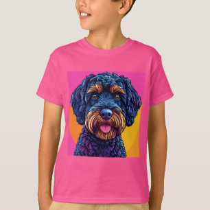 Camiseta Perro Feliz Contra Fondo Colorido