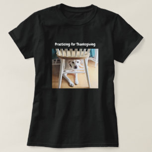 Camiseta Perro gracioso bajo la mesa de Acción de Gracias 