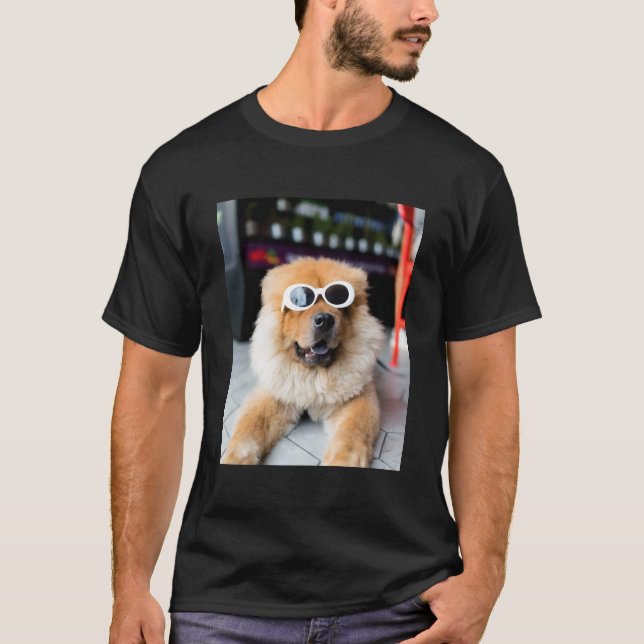 Camiseta Perro Gracioso Usando Cristal De Sol Rey Del Gráfi (Anverso)