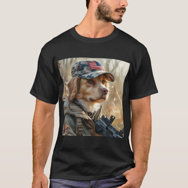 Camiseta Perro Guay MAGA con arma y cachorro de camuflaje (Anverso)