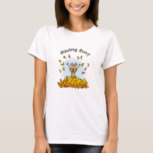 Camiseta Perro jugando en un mosaico de hojas caídas - otoñ