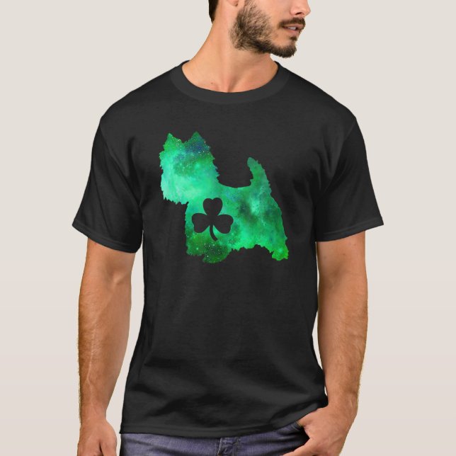 Camiseta Perro Mamá Perro ama el Día de San Patricio (Anverso)
