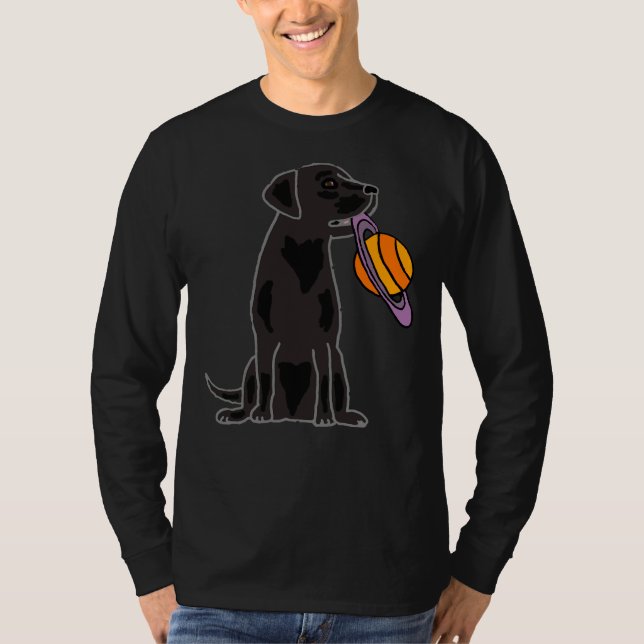 Camiseta Perro negro de laboratorio con Saturno Frisbee (Anverso)