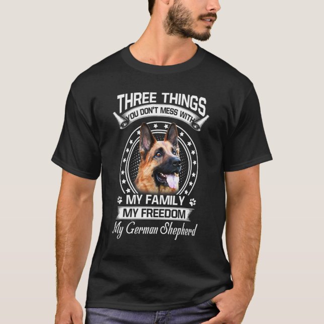 Camiseta Perro pastor alemán tres cosas con las que no te m (Anverso)