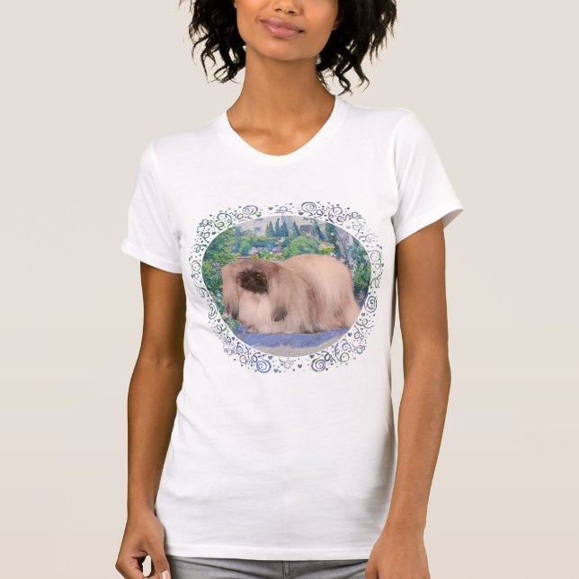 Camiseta Perro pekingés en el jardín de flores (Anverso)