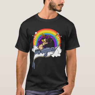 Camiseta Perro Pug Pirata Montando Pez Narval