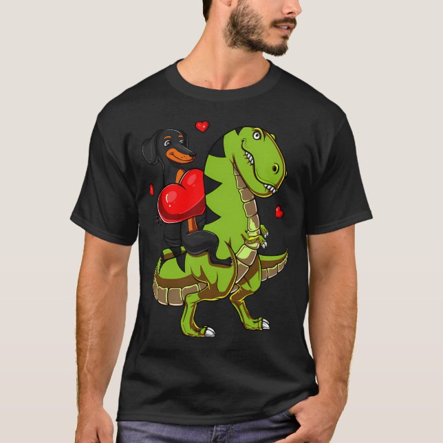 Camiseta Perro salchicha montando dinosaurio T-Rex (Anverso)