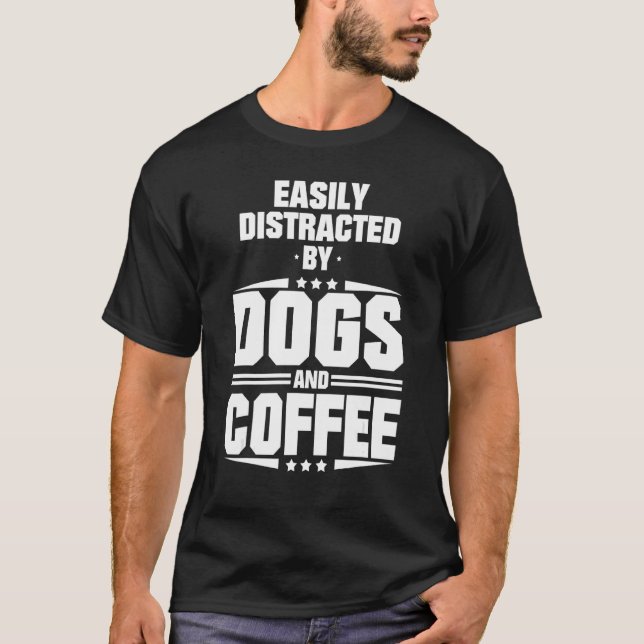 Camiseta Perros Y Café Fácilmente Distrados (Anverso)
