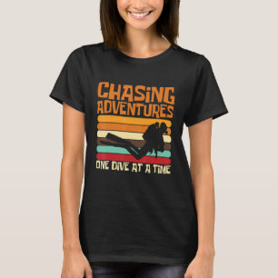 Camiseta Persiguiendo aventuras, bucear en una profunda inm