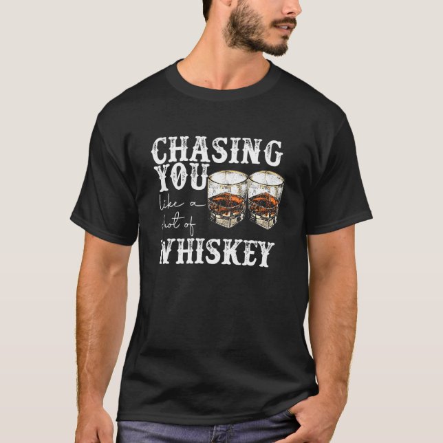 Camiseta Persiguiéndote como un trago de Whiskey 80s 90s Co (Anverso)