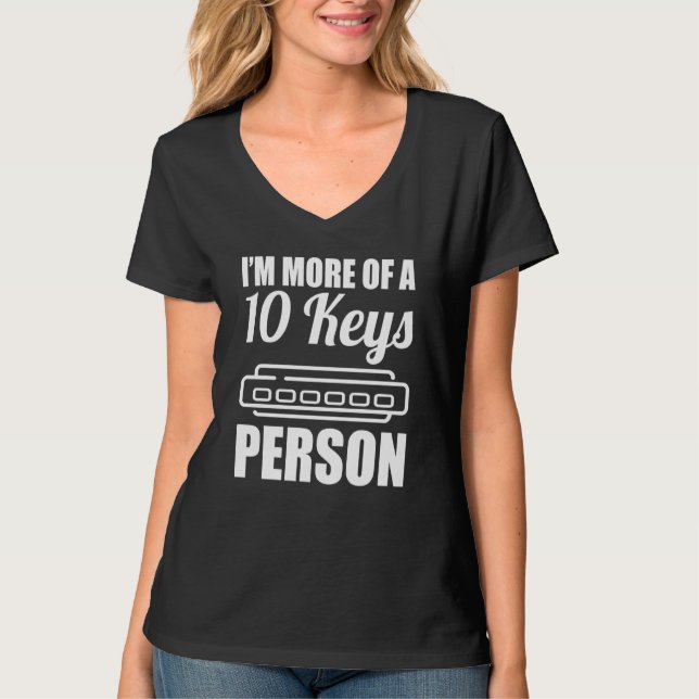 Camiseta Persona de 10 llaves tocando armónica (Anverso)
