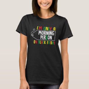 Camiseta persona de la mañana en la temporada de compras de
