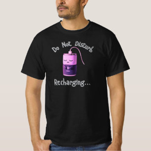 Camiseta Personaje de batería lindo recargando no molestar 