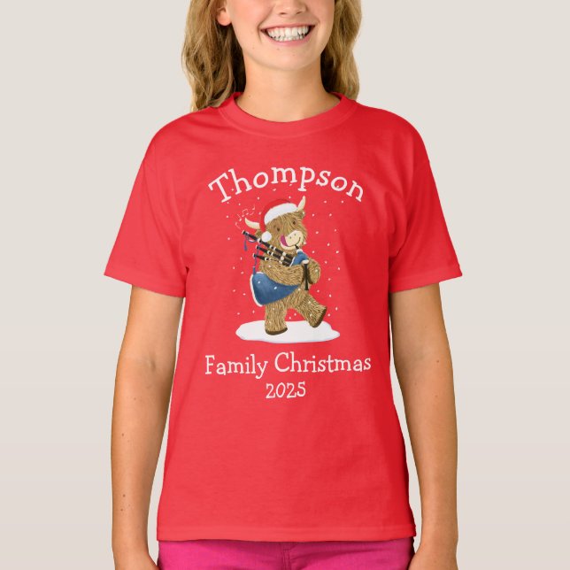 Camiseta Personalised Family Christmas Highland Cow Bagpipe (Anverso)