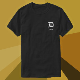 Camiseta personalizada con monograma en letra góti