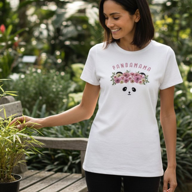 Camiseta personalizada de mujer con cara de oso pa (Upgrade your casual wardrobe with this sweet and soft personalized panda tee.)