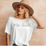 Camiseta Personalizada Sra. T-Shirt por una novia<br><div class="desc">Sra. T-Shirt,  Sra. Personalizado Apellido Shirt,  Novia a ser regalo,  Personalizado Bridal Gift,  futura Sra.,  Regalo para novia,  camiseta de novia</div>