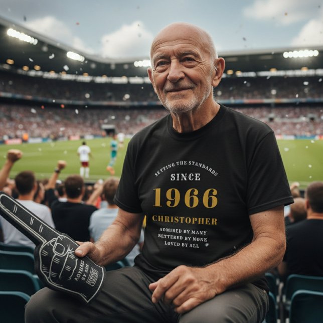 Camiseta Personalizado 60 cumpleaños 1966 Nombre Oro Negro (60th birthday tshirt worn at a football match)