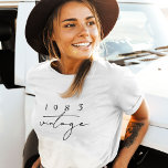 Camiseta Personalizado Año Vintage 40 Aniversario de Guay<br><div class="desc">El Viejo Año Personalizado 40 cumpleaños o la camiseta del aniversario de Guay con la elegante tipografía con guión de boho es la manera perfecta de celebrar un acontecimiento histórico. Esta camiseta presenta un diseño vintage clásico y atemporal con una tipografía de guión boho elegante que le da un toque...</div>