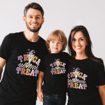 Camiseta Personalizado Boo Ghost Trick o Trate Halloween<br><div class="desc">¡Entra en el espíritu de Halloween con nuestro Personalizado Halloween Boo Ghost Trick o Treat Shirt! Esta espeluznante camiseta tiene un adorable diseño fantasma y puede ser personalizada con tu nombre. Perfecto para niños y adultos, es una forma divertida y festiva de celebrar la temporada. Suave, cómoda y única, esta...</div>