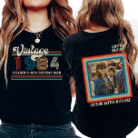 Camiseta Personalizado Cualquier foto de Personalizado Vint<br><div class="desc">Presentamos nuestra foto de cumpleaños de cualquier Personalizado de edad, ¡donde la nostalgia clásica se encuentra con el estilo personalizado! Retroceda en el tiempo con este té de inspiración vintage, perfecto para cualquier celebración de cumpleaños. Ya sea un bash de 70, 80 o 90 años, o un hito como el...</div>