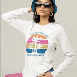 Camiseta Personalizado Cute viaje en playa de larga manga p<br><div class="desc">Esta bonita camiseta de manga larga con palmeras tropicales es perfecta para un viaje de verano a la playa con sus amigos universitarios o unas divertidas vacaciones en barco de crucero con la familia. Personalice un conjunto de equipos personalizados para su grupo que se desplace a la costa o una...</div>