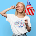Camiseta Personalizado de fuegos artificiales azul rojo 4 d<br><div class="desc">Camiseta del 4 de julio, súper divertida y festiva, con fuegos artificiales rojos, blancos y azules y 3 líneas de texto personalizado. Perfecto como amigos a juego y camisetas de familia para su fiesta del 4 de julio. También es genial para Memorial Day o Veteran's y la manera perfecta de...</div>