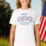 Camiseta Personalizado de fuegos artificiales azul rojo 4 d<br><div class="desc">Camiseta del 4 de julio, súper divertida y festiva, con fuegos artificiales rojos, blancos y azules y 3 líneas de texto personalizado. Perfecto como amigos a juego y camisetas de familia para su fiesta del 4 de julio. También es genial para Memorial Day o Veteran's y la manera perfecta de...</div>
