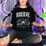 Camiseta Personalizado de la fiesta de la soltera con bruje<br><div class="desc">Entre en el encantador mundo de la fiesta de la Bachelorette Coven Witchy de su novia con nuestra camiseta Personalizado. Esta camiseta no es sólo un atuendo; es un emblema mágico del lazo místico que compartimos con las damas de honor durante esta celebración de hechizos. Con elementos celestes y la...</div>