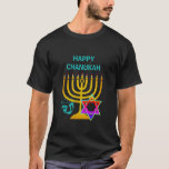 Camiseta Personalizado HAPPY CHANUKAH T-Shirt<br><div class="desc">Elegante y elegante camiseta HANUKKAH, diseñada con una falsa menorah dorada, la colorida estrella de David y el dreidel plateado más la GREETING de PERSONALIZABLE, para que puedas crear tu propio saludo. Ideal para la temporada de Hanukkah. Elija entre una amplia sección de prendas de vestir y regalos de Hanukkah,...</div>