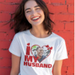 Camiseta Personalizado, me encanta la foto del corazón de m<br><div class="desc">Personalizado Personalizado Uno de un tipo de camisetas de corazón fotográfico de Ricaso - Diseño de plantillas de fotos de corazón de amor .. simplemente añada tu propia fotografía a esta gran camiseta personalizado con negrita Me ENCANTA MI MARIDO (inserte tu propio texto o deje como está) .. fácil de...</div>