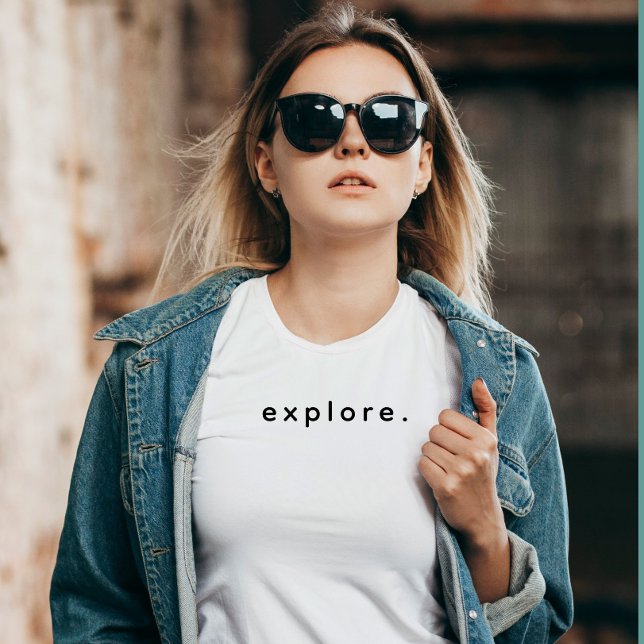 Camiseta Personalizado moderno Explorar texto negro (Modern custom text explore t-shirt.)